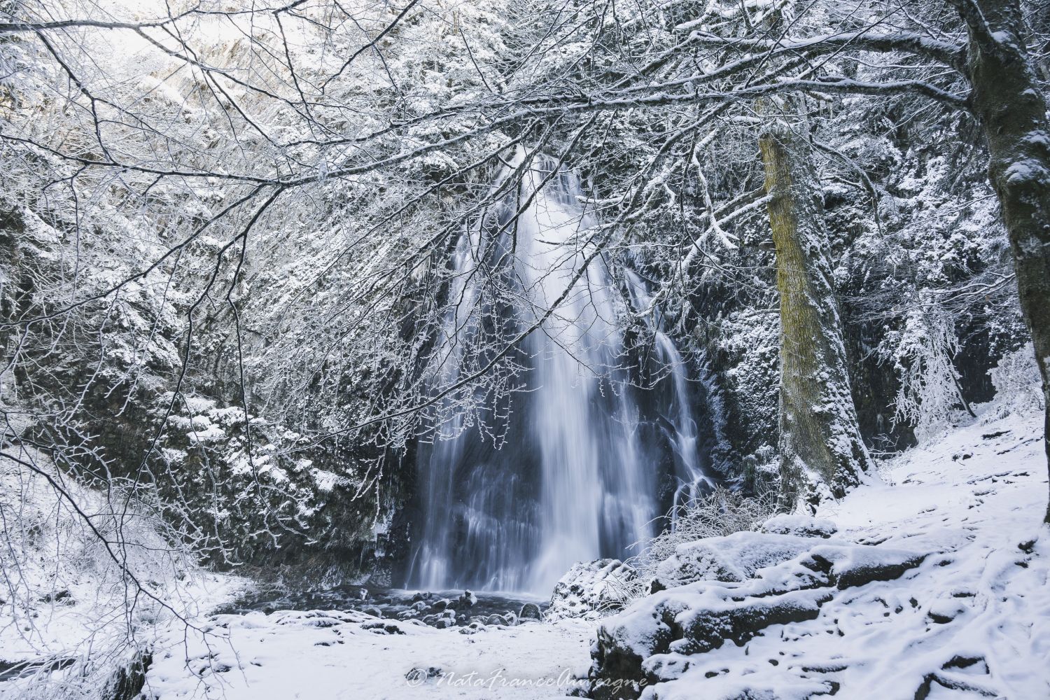 1 La cascade du Queureuilh jan 2024 by @NataFranceAuvergne-1163-2 (2)